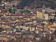 46  Dal Costone maxi zoom sul centro di  Zogno